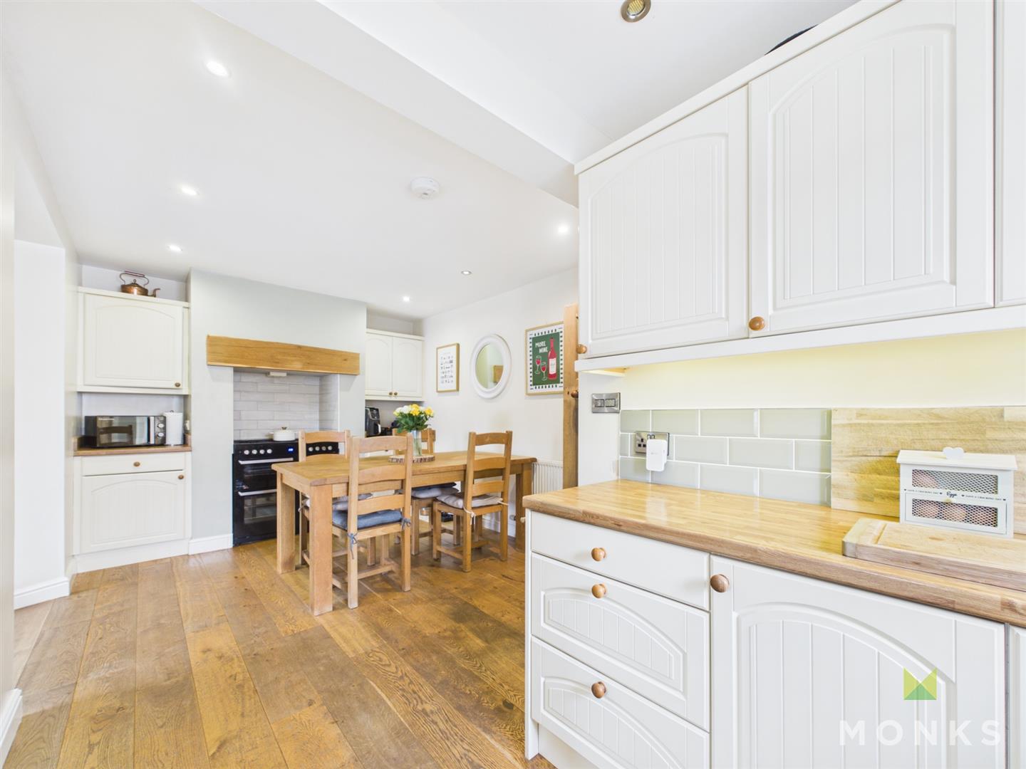 28 The Terraces, Oswestry, SY10 9NB For Sale